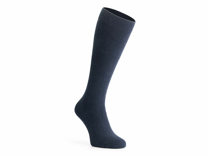 Vorderansicht skafit kniestr&uuml;mpfe mit silbergarn marineblau