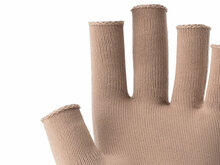Detail Skafit Silberhandschuhe offene Fingerspitze Beige