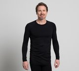 Skafit lange Thermoshirt schwarz an model