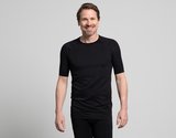 Skafit kurze thermoshirt schwarz an model